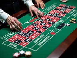 lapakbet777 mobile app home screen showing sports betting and casino games